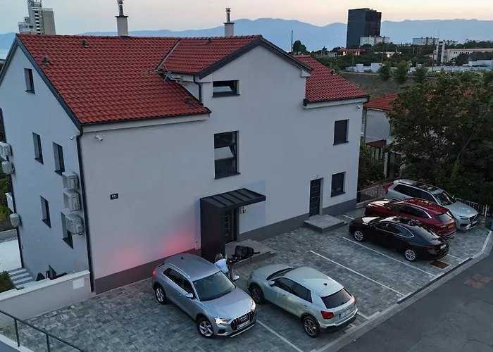 Rijeka Relax Apartment With Parking