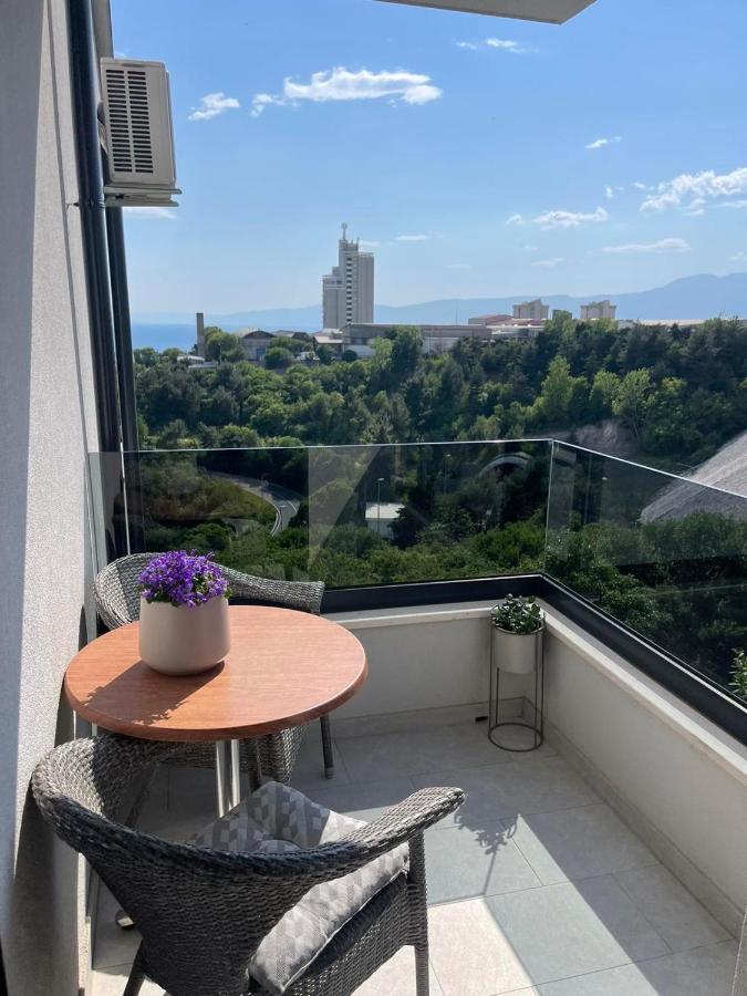 Relax With Parking Apartment Rijeka